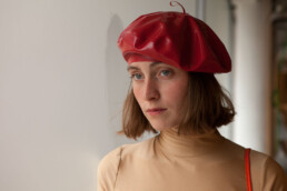 red latex rubber beret rote latex baskenmütze street fashion fashionista
