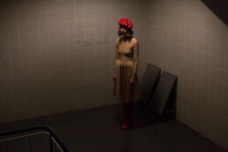 red latex rubber beret rote baskenmuetze aus latex von MLF mit lechien street style fashion fashionista