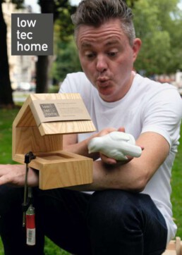 werbung kampagne vogelhäuschen aus holz mit klemme ad campaign for wooden birdhouse with clamp fastener for low tec home